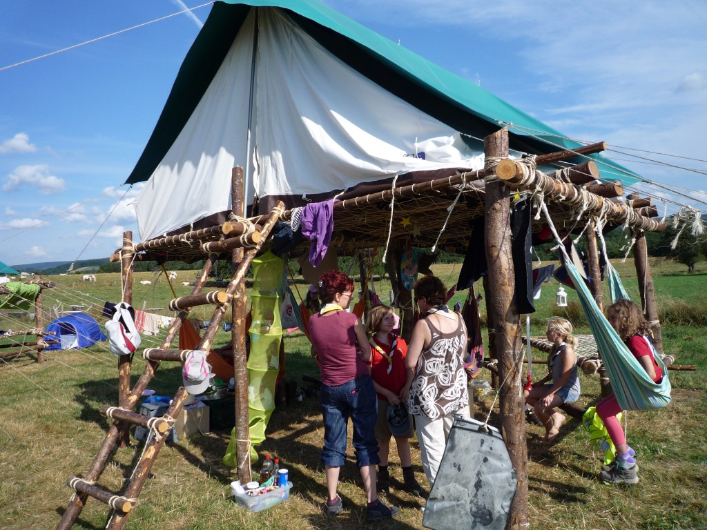Le staff d’U en visite chez les guides qui accueillent les lutins…Vous suivez ?